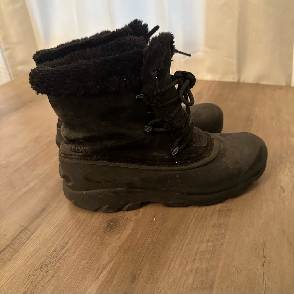 SOREL Womens lace up fur lined Snow Angel Black Boots Size 10